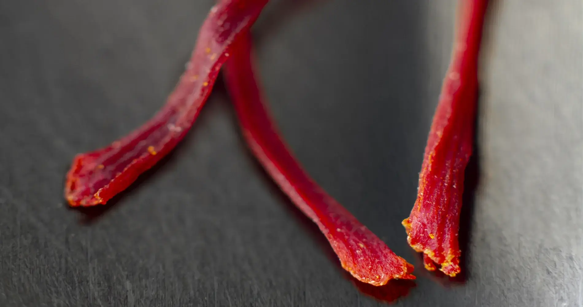 تشخیص زعفران سرگل اصل و تقلبی با قابلیت تفکیک و یکنواختی رشته ها